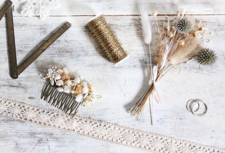 idée evjf à domicile - création de bouquet de fleurs pour la mariée