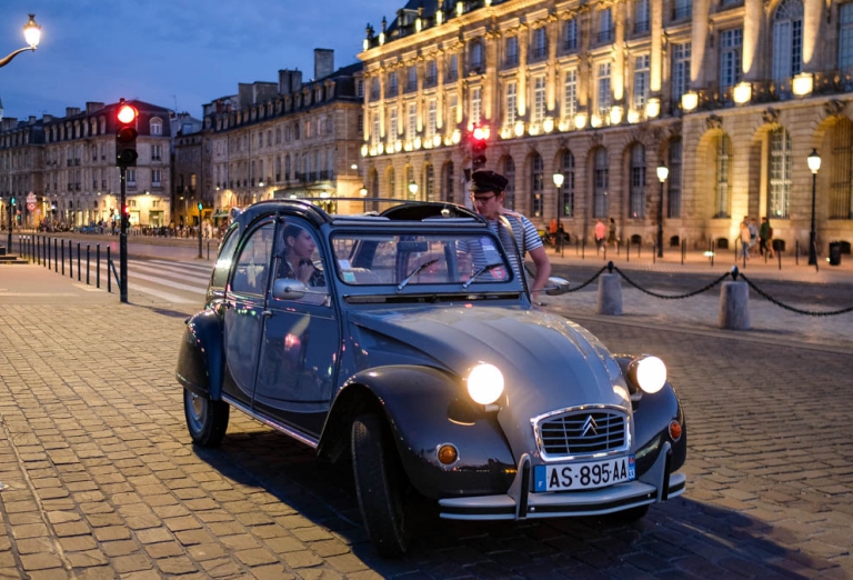 idées evjf bordeaux - balade en 2cv à bordeaux