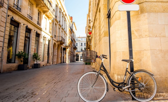 idées evjf bordeaux - balade en vélo à bordeaux