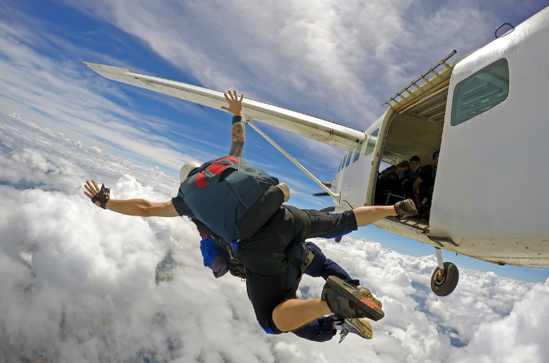 idées evjf la rochelle - saut en parachute à la rochelle