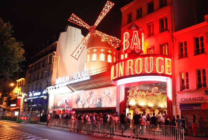 idées evjf paris - visite du moulin rouge à paris