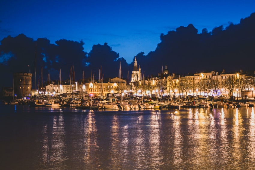 le port de la rochelle de nuit