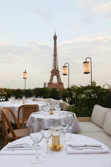 restaurant avec la vue sur la tour eiffel