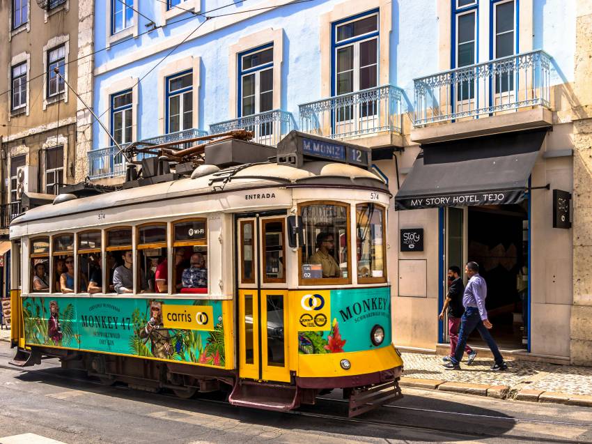 prendre le tramway a lisbonne pour un evjf